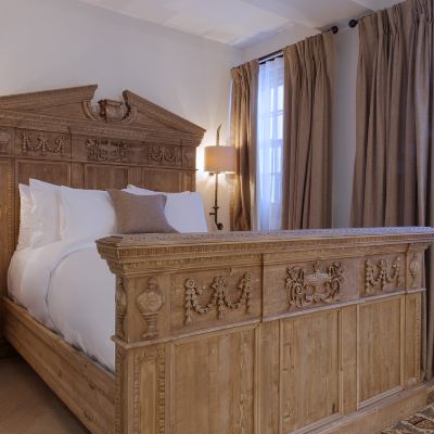 Royal Suite (Building B, No Pets Allowed, No Groups) Hotel Port-Royal Promo Code