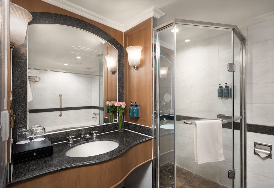 开放式大床套房（带起居区）