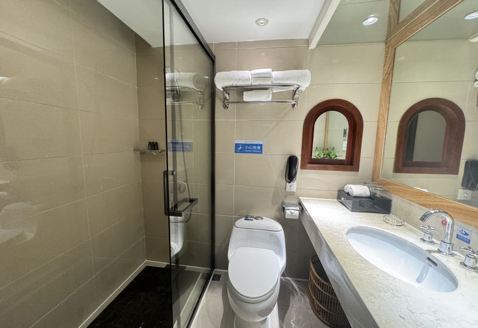 雅致大床房（观景可开落地窗+超大电视）