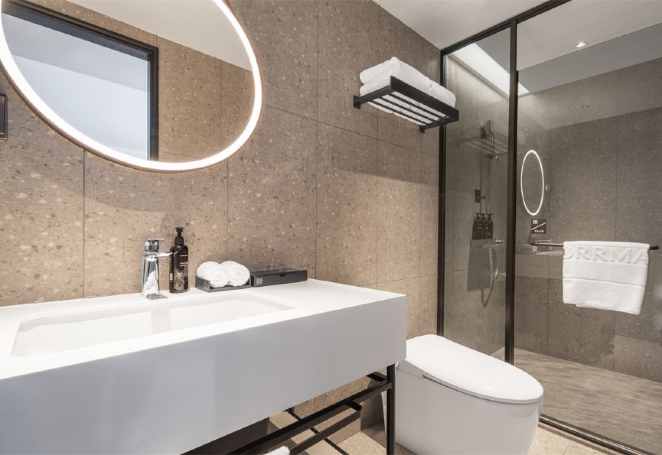 標準大床房〔智能客控+智能投屏+零壓床墊〕