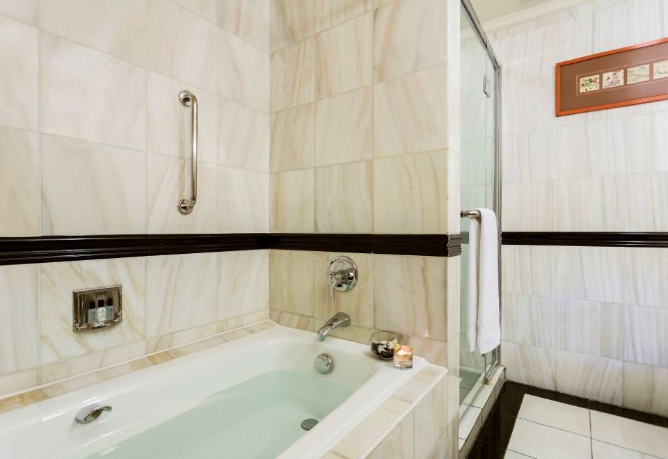 Renaissance Riverside Hotel SaigonR Club Room