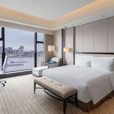 郡雅行政大床房（高層景觀•歡樂時光） 廣州增城保利皇冠假日酒店優惠