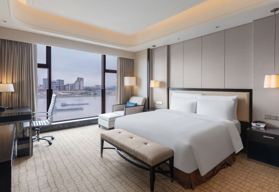 郡雅單臥套房（超大圓形浴缸?獨立會客廳）