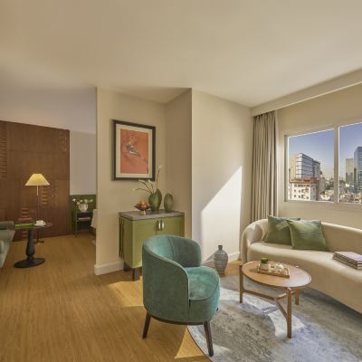 城景小型套房帶浴缸（特大床） 胡志明市前衛風格飯店優惠