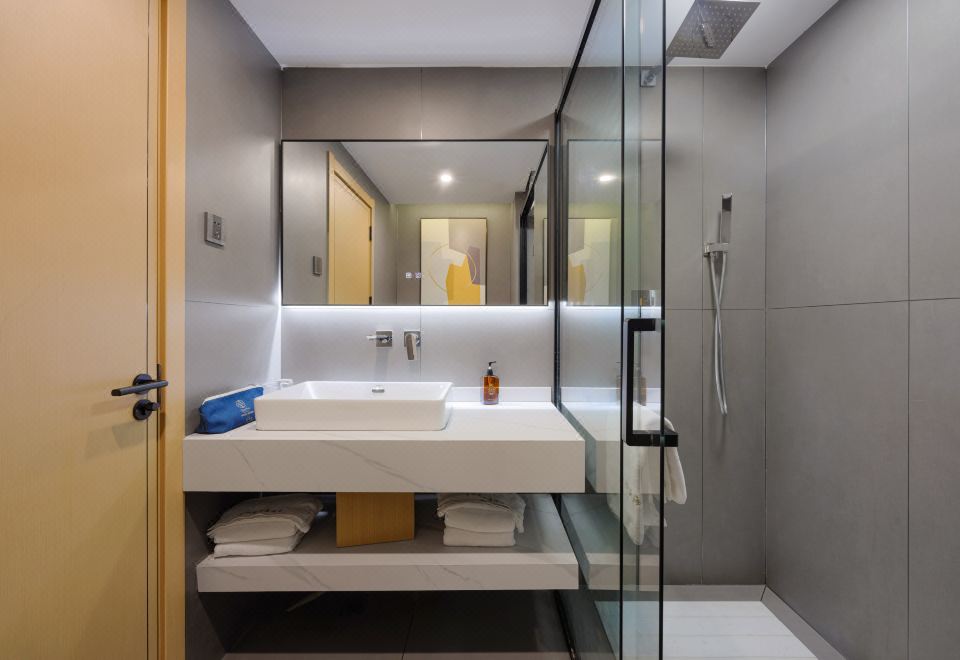 城景大床房（惬意烟火城景+定制静眠床品+智能马桶）