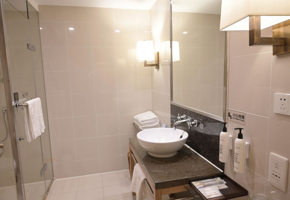 Jinling ResortThemed Room