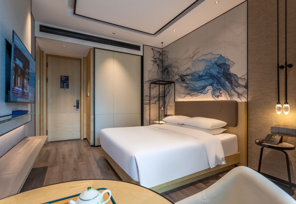 Yunhe Yebo Hotel (Shanghai Hongqiao Hub National Exhibition Center)Elegant Queen Room (Mobile Screen Casting + Mini Fridge + Bluetooth Speaker)