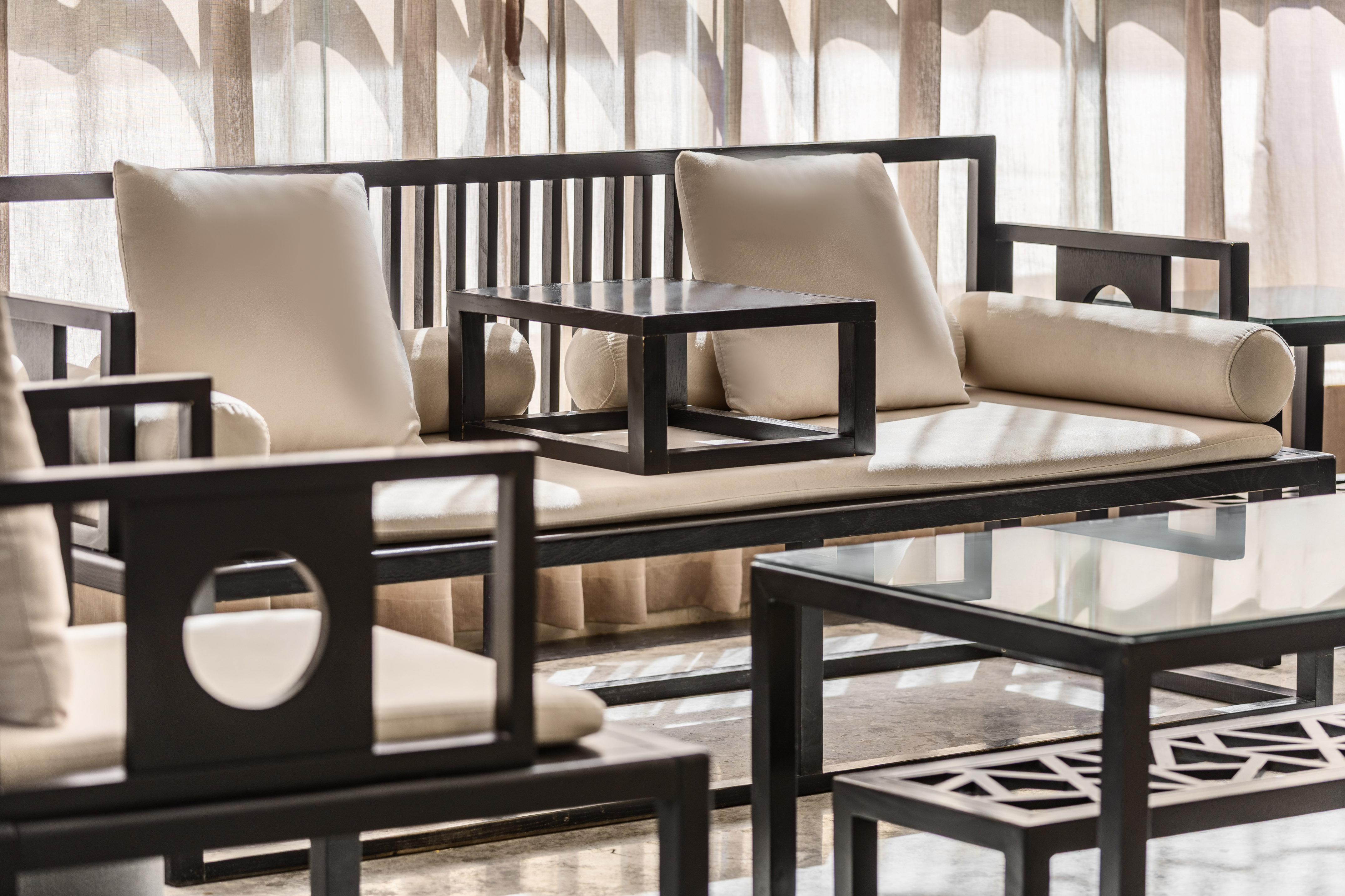 典雅行政大床房（现代简约沙发+茶几）