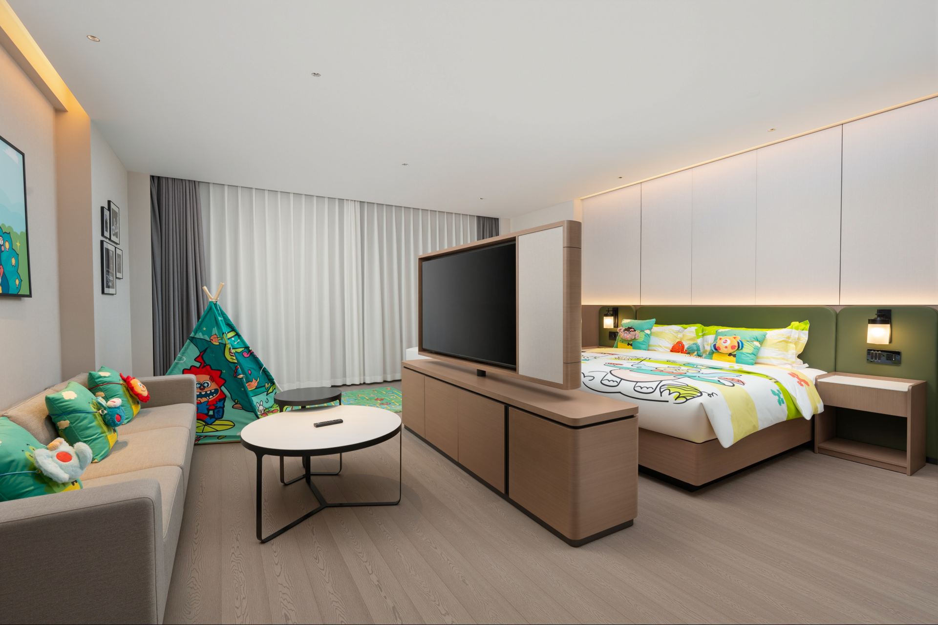 1 King Suite Kids Theme