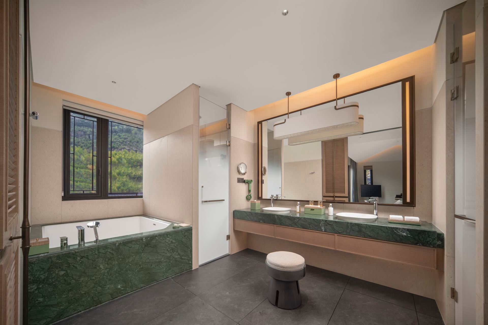 Two-Bedroom Villa (2 King Beds, Courtyard Access)