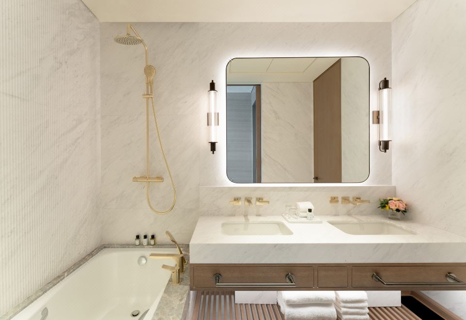 豪華陽台海景套房