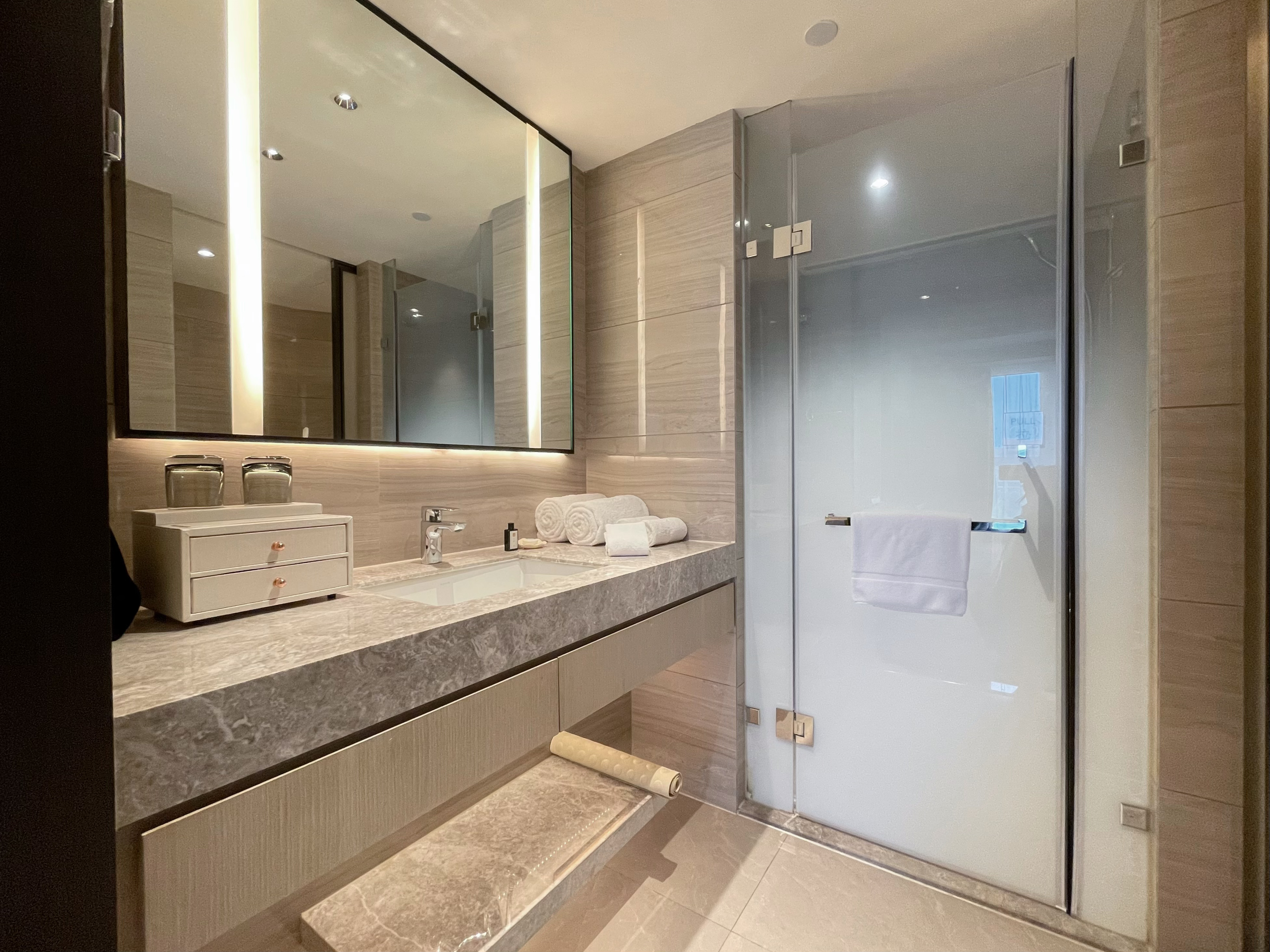 逸居房-大床（迷你冰箱+智能客控）