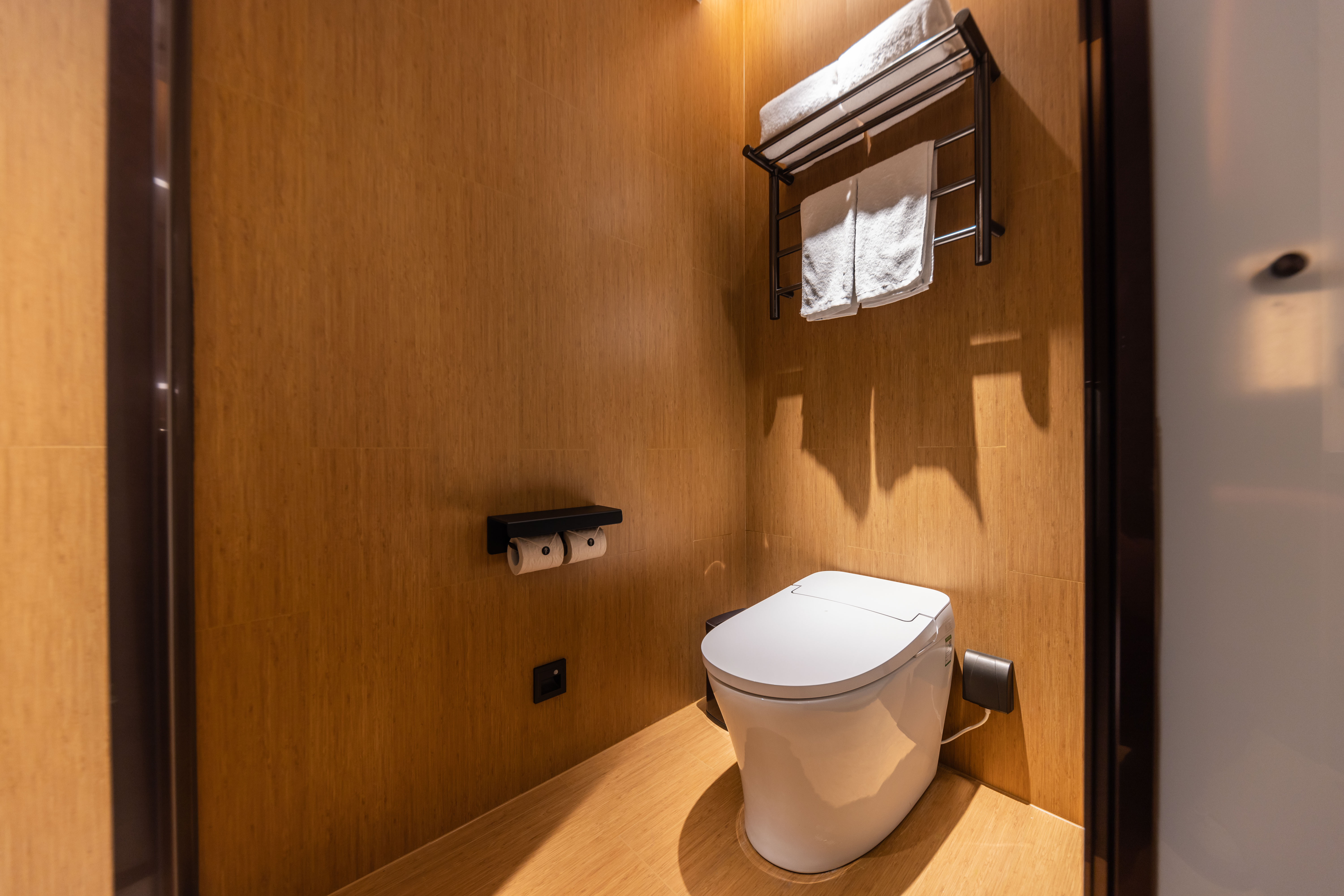 大床房【投屏电视+迷你冰箱+休闲茶具+品牌洗护】