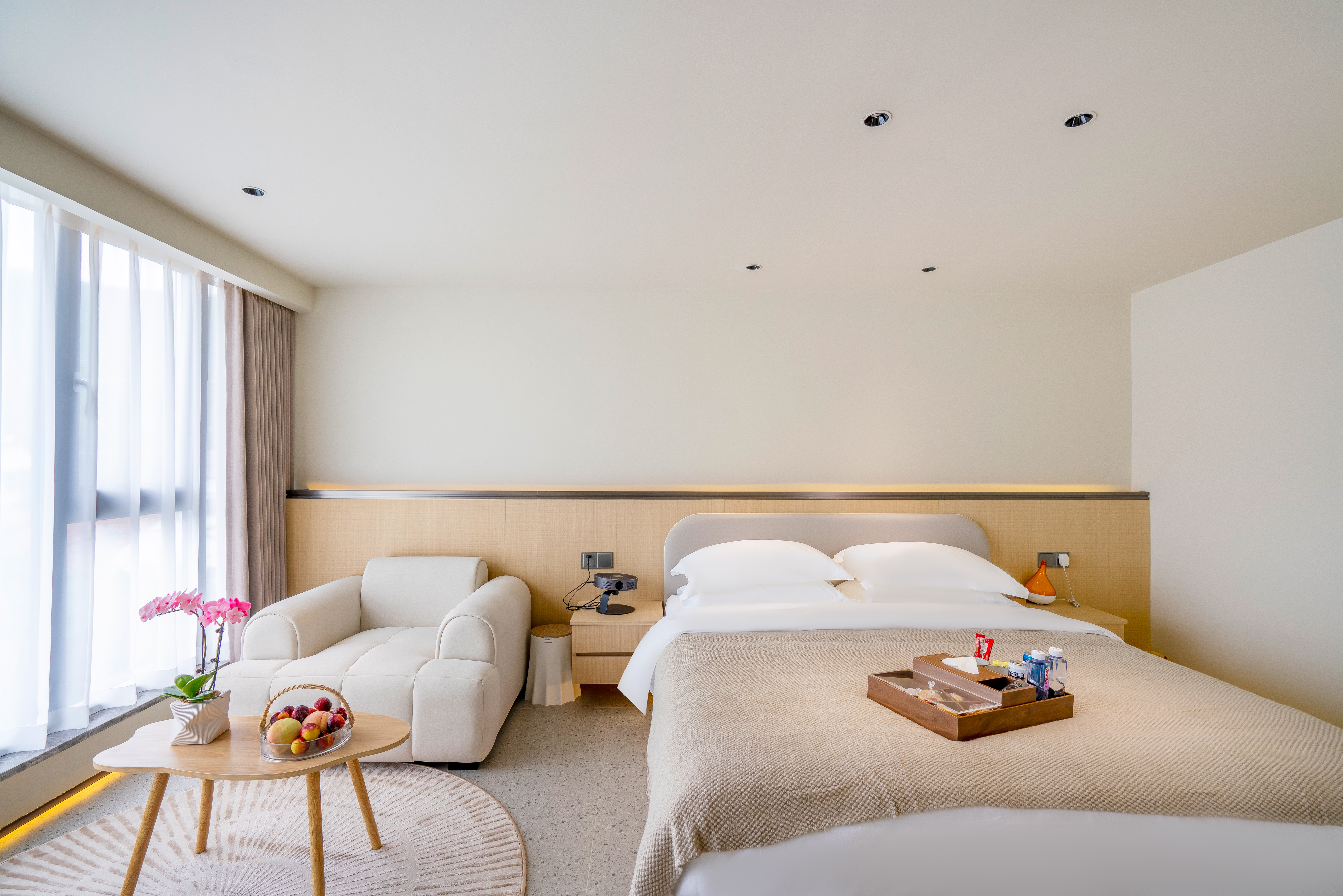 Queen Room With Courtyard View