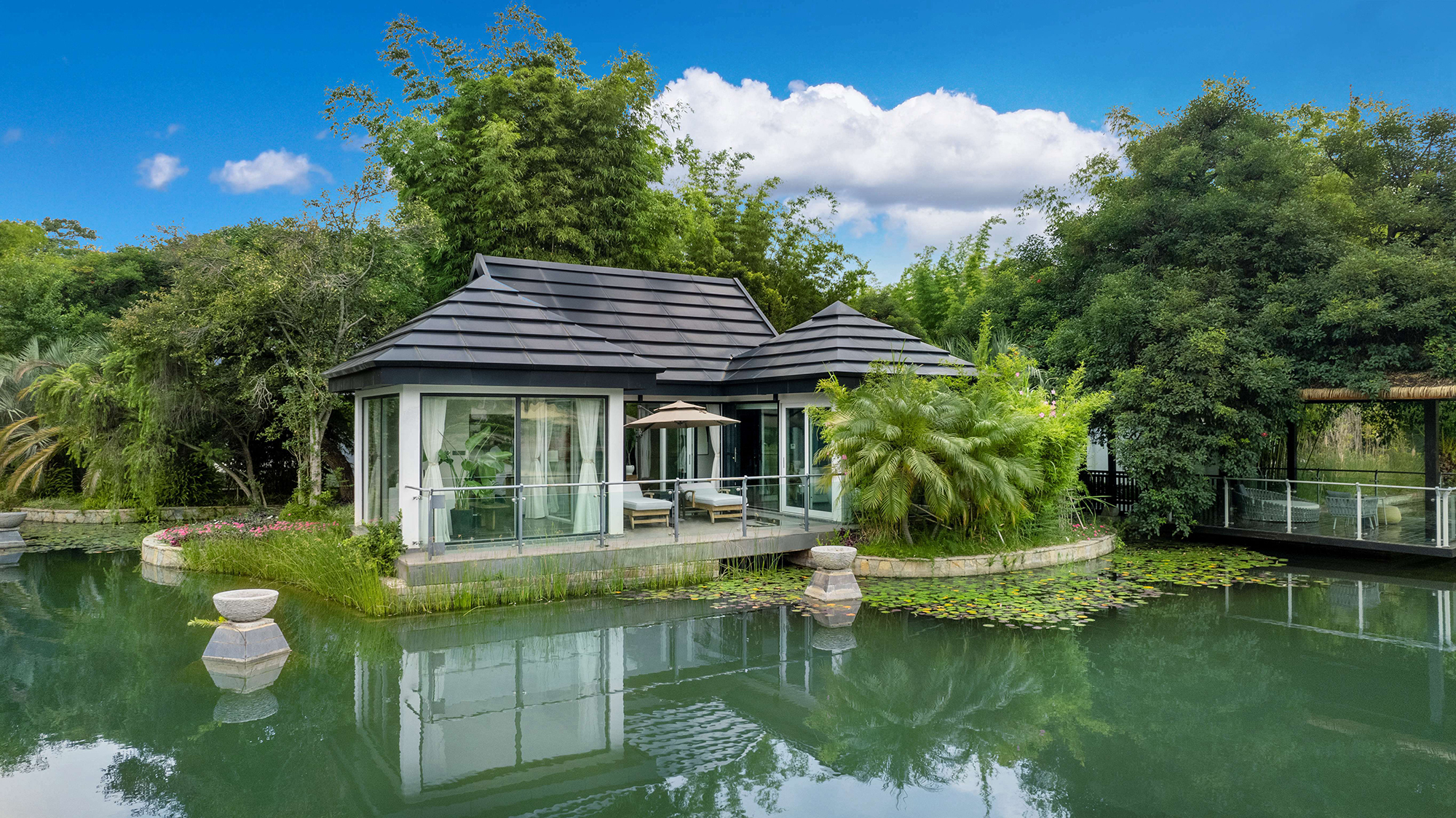 湖畔豪华套房（一室一厅+超大浴缸+观景露台）