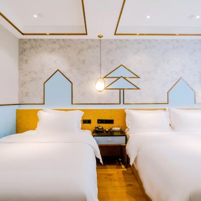 寬窄城景豪華雙床房（專享書桌台+小沙發） 寬居飯店（成都寬窄巷子天府廣場店）優惠