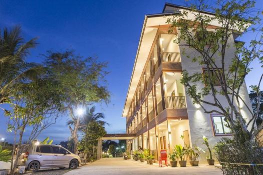 โรงแรมใยบัว