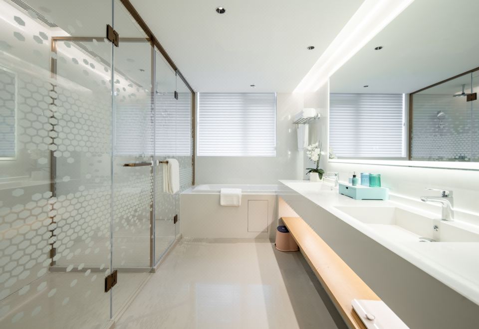 親子套房（智能客控+MINI吧+天然乳膠枕）