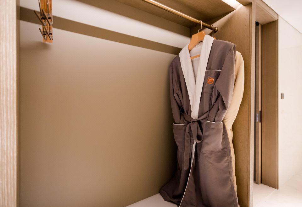 Business Room (2 Beds)