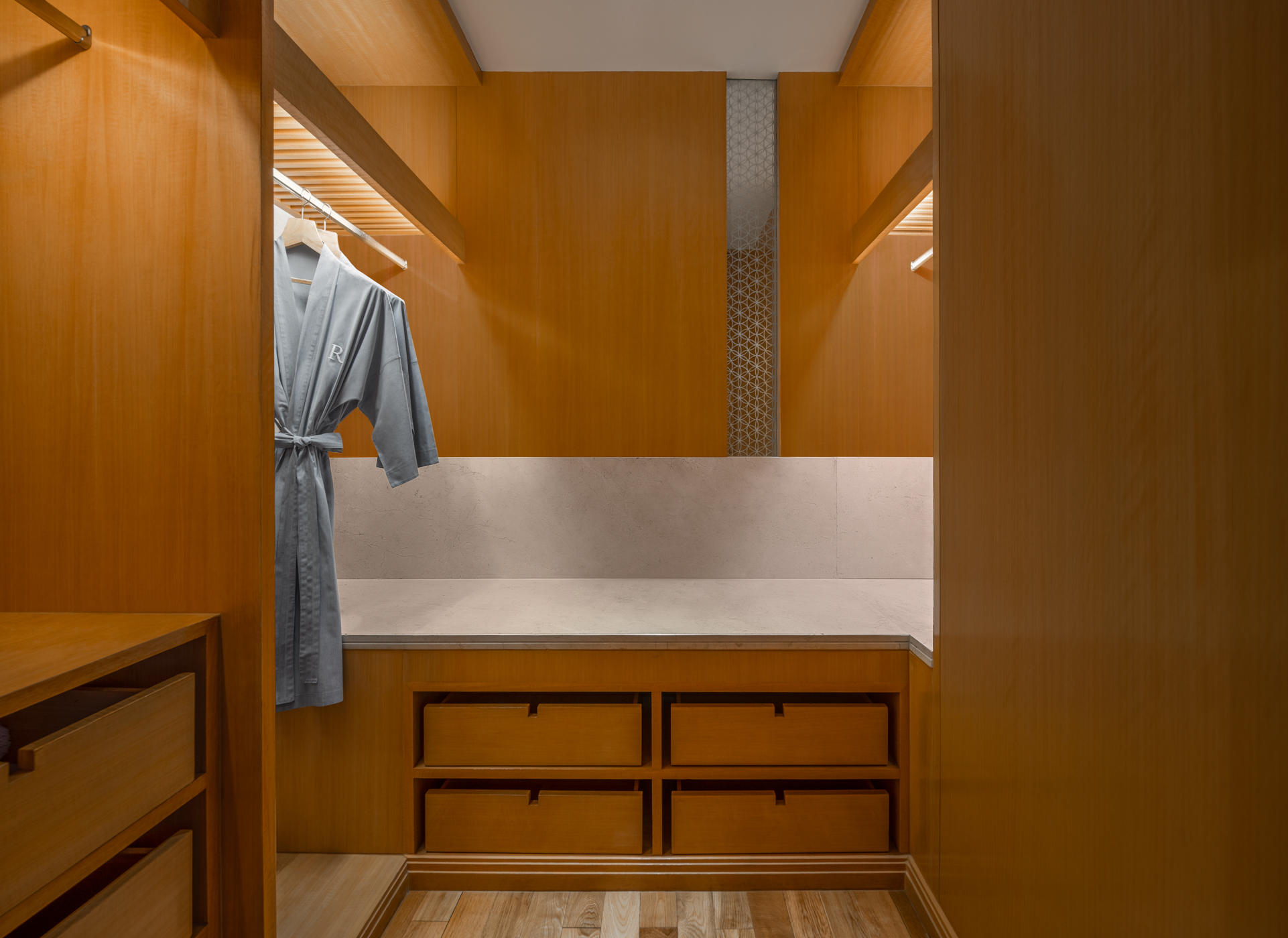 Renaissance Suite, Club Lounge Access, 1 King, Corner Room