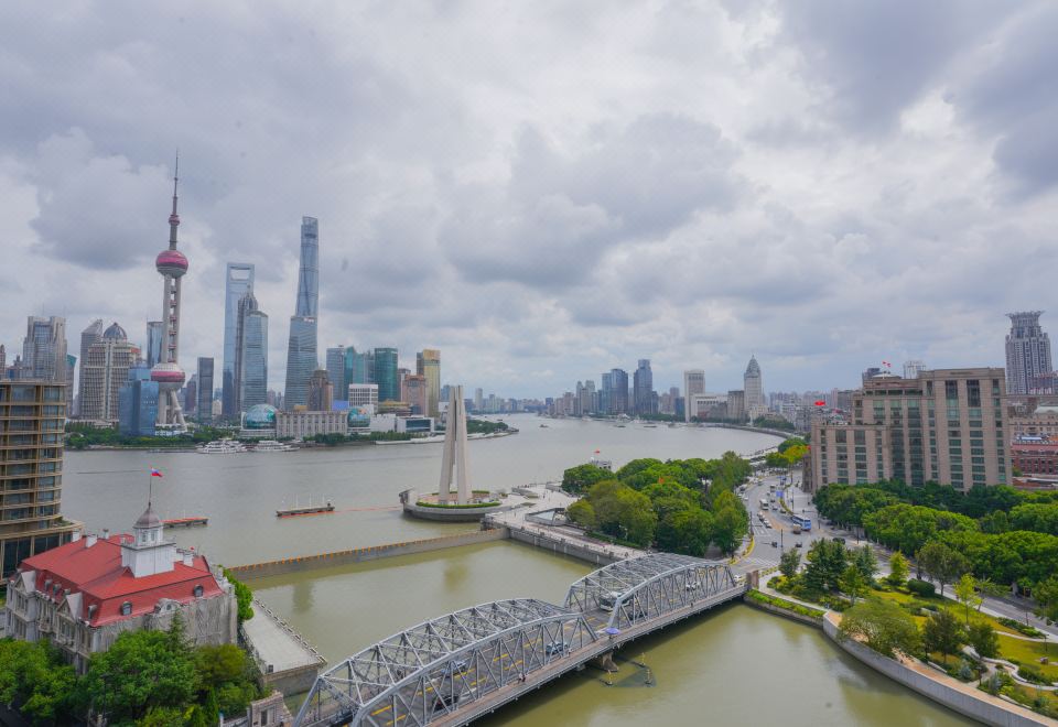 外滩尊荣全景露台套房