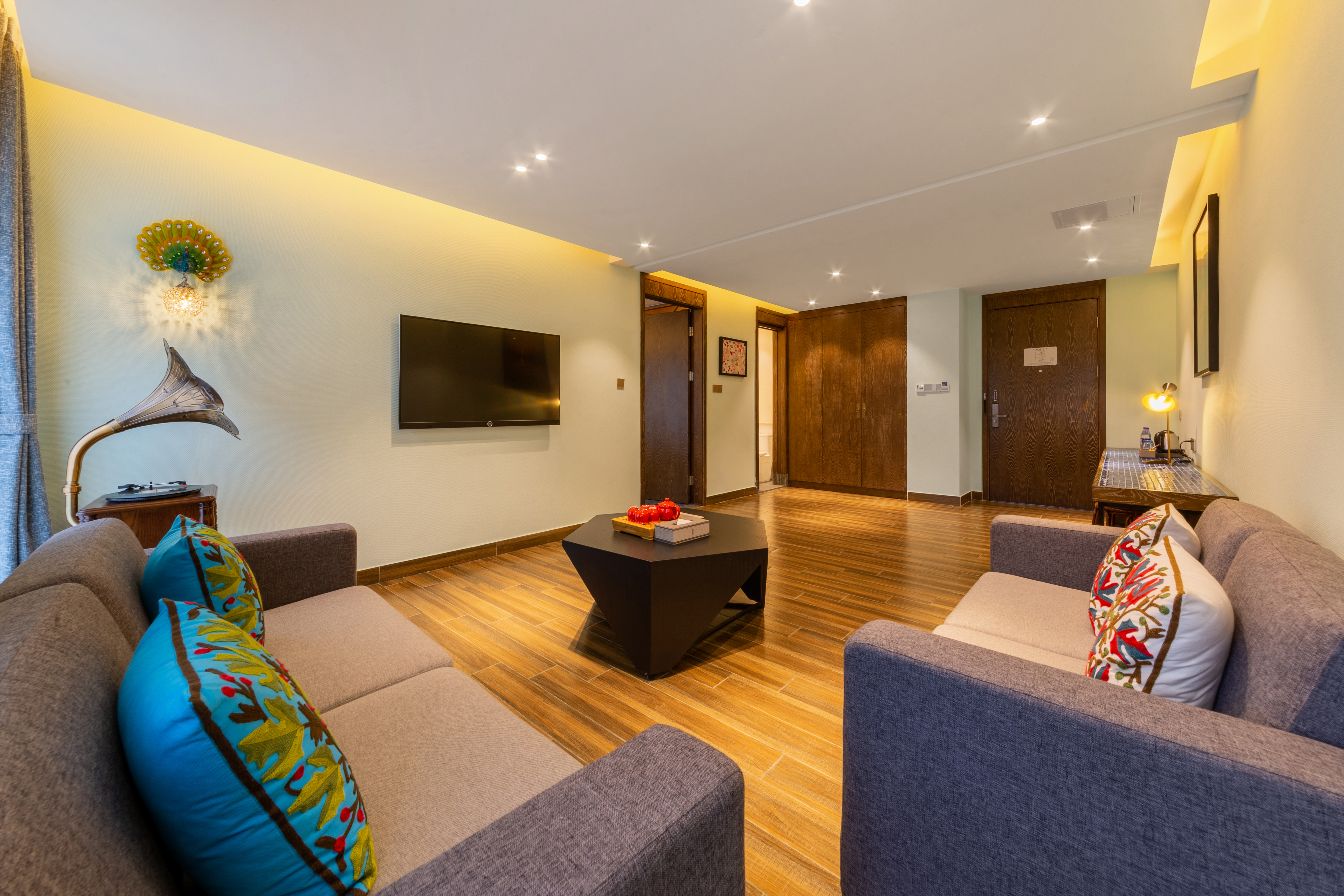 Overseas Chinese Town Nanyang Inn (Gankeng Ancient Town Shop)Dian · Private Hot Spring Grand Suite (One-Bedroom & One-Living Room + Private Hot Spring + Party Space + Hakka Nostalgic Longing)