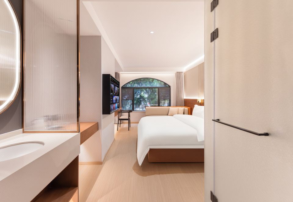 星都商务大床房-小度智控+智能马桶+办公书桌+贵妃沙发