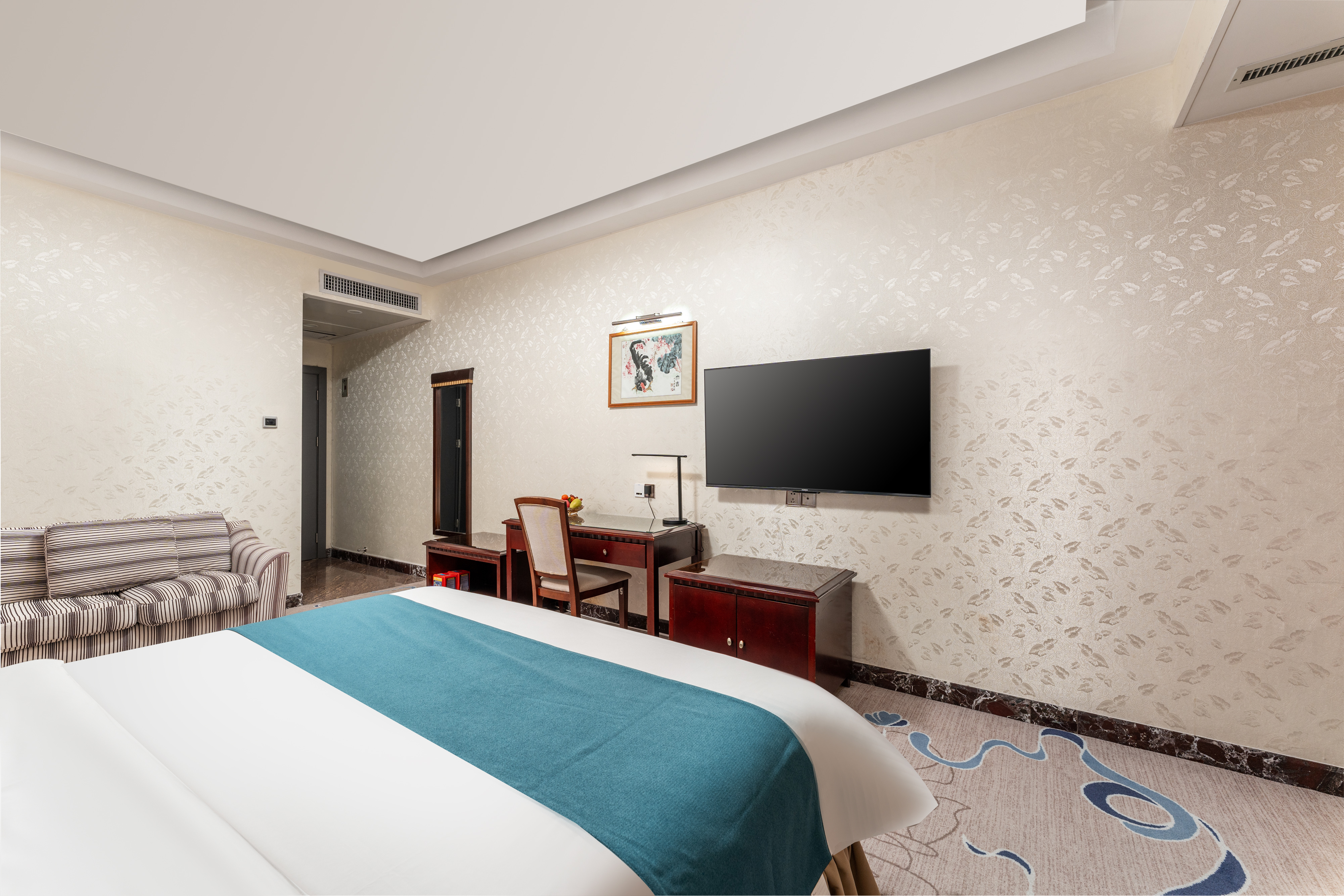 Huahai Hotel (Guangzhou Jiangnanxi changgang Metro Station)行政小套房（高空城景·浴缸·冰箱）