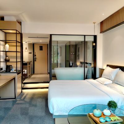 恬泊『尊享江景浴缸大床房+觀三江匯流』 SFEEL設計師飯店（樂山大佛美食街店）優惠