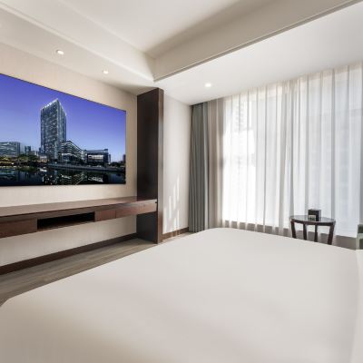巨幕影音大床房【護頸記憶枕+巨幕會員影音+舒適浴缸】 首旅南苑雲薈飯店（寧波南部商務區羅蒙環球樂園店）優惠