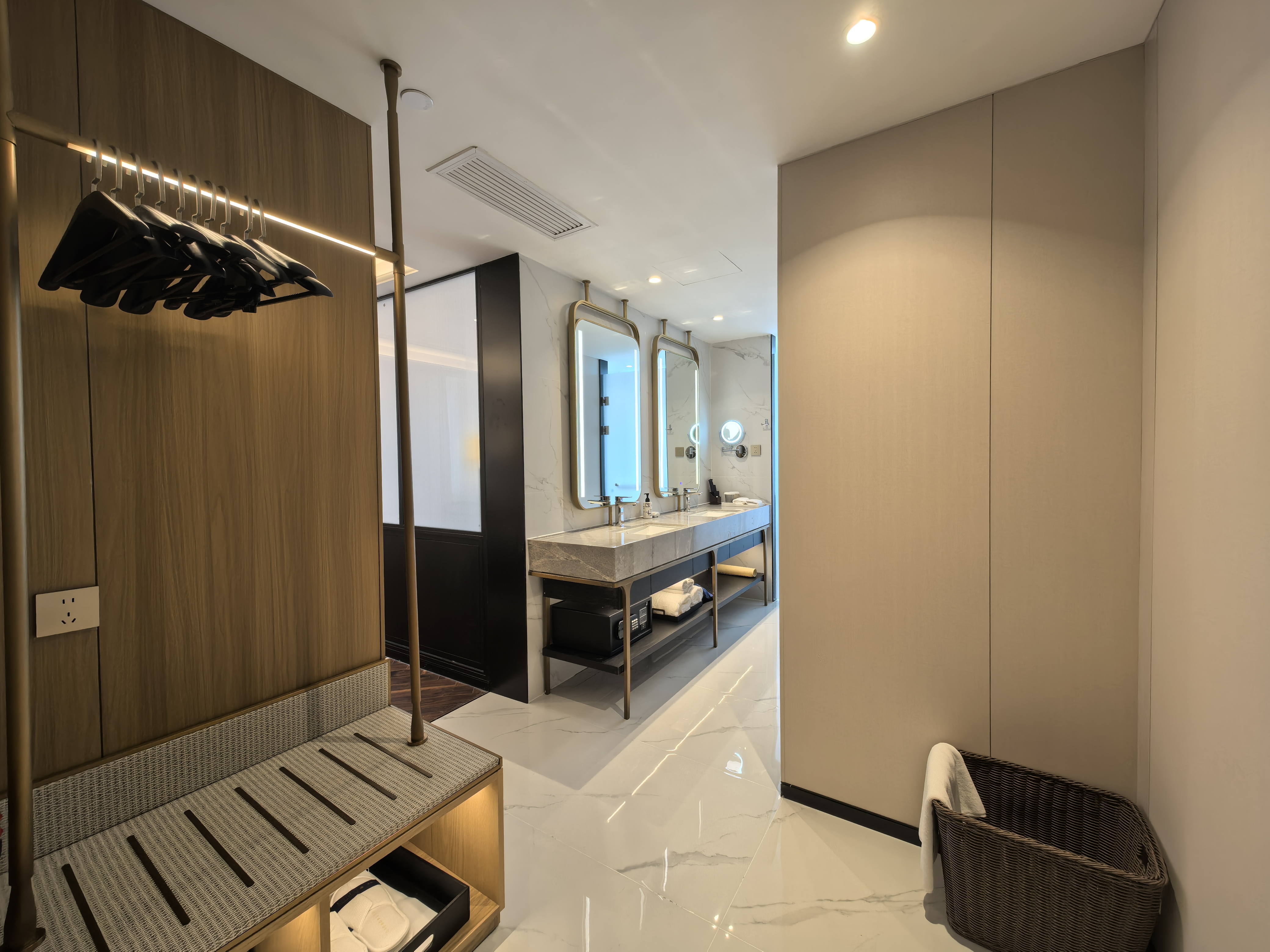 行政尊享套房（功夫茶具-乳胶枕头-智能客控）