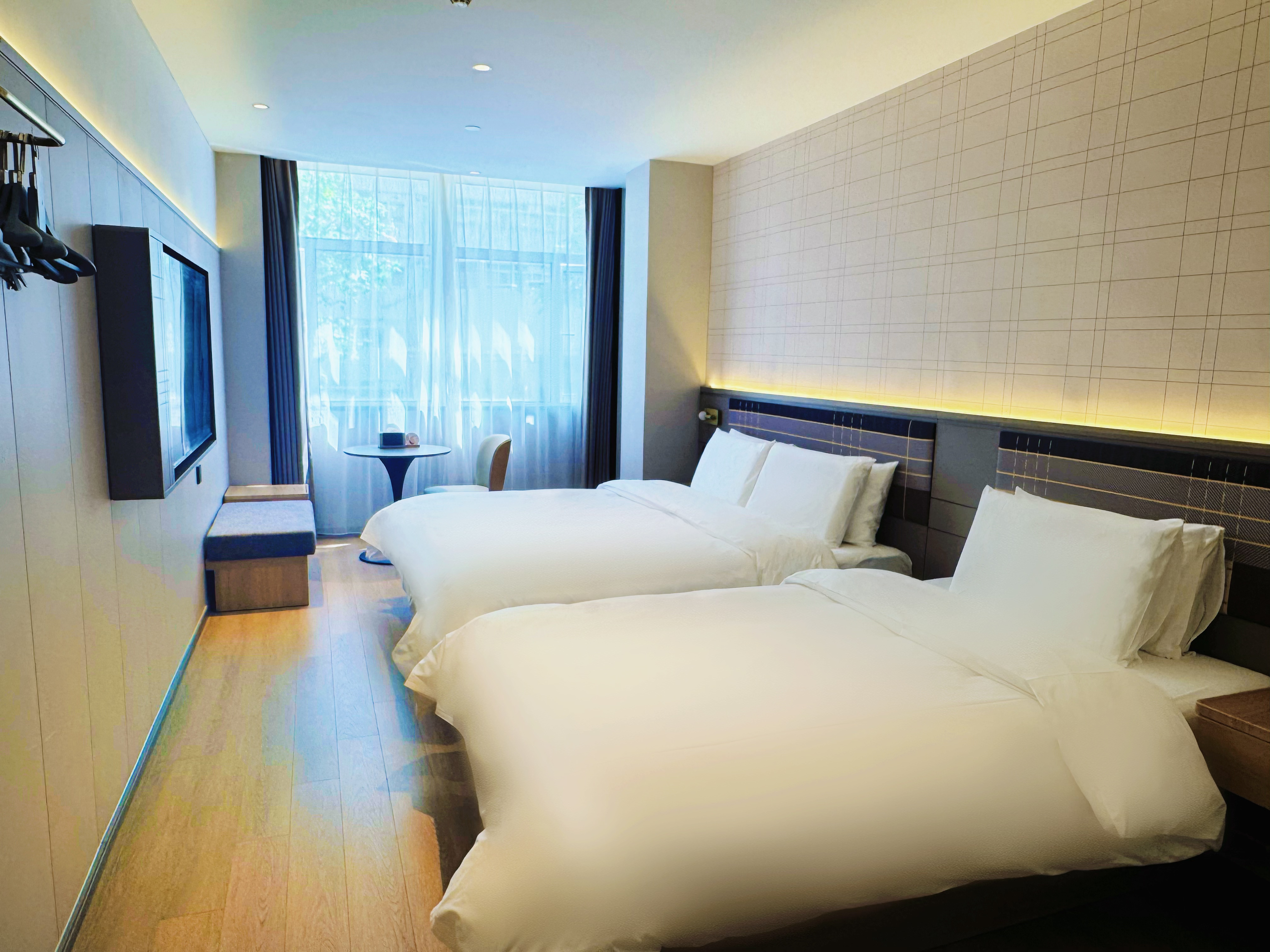 家庭房（智能客控+手机投屏+徕芬吹风机）