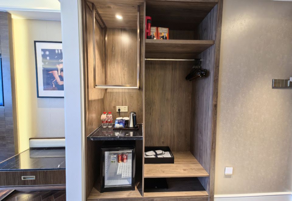 風雅大床房（空氣凈化器+乳膠枕頭+智能燈控）