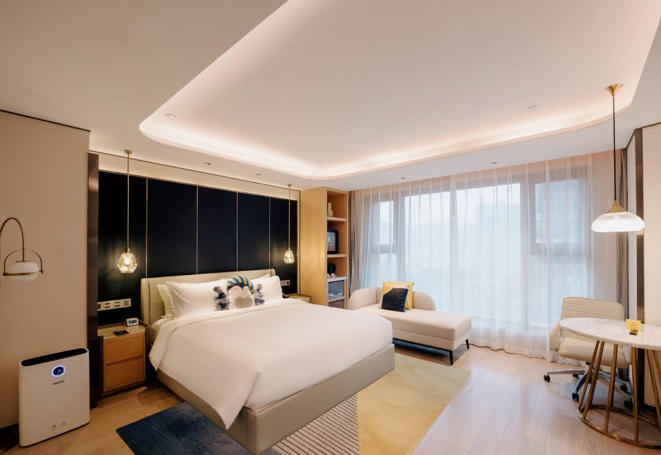 高級大床房-落地窗畔，攬景無憂