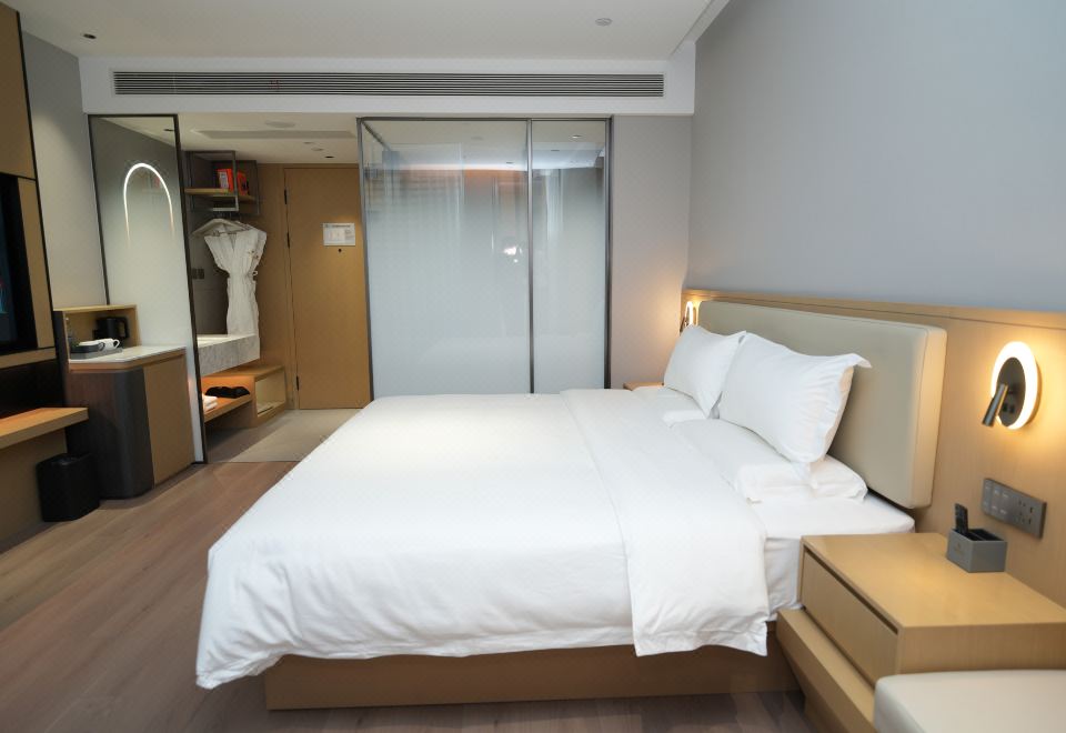 悅奢大床房︱記憶床墊︱全屋聲控︱記憶枕︱智能投屏