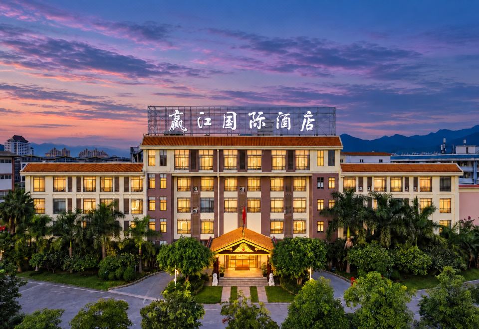 Jinggu Yingjiang International Hotel - Housity