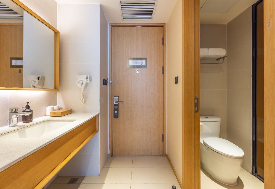 高级大床房（金可儿床垫+拾趣茶具+商务办公桌）