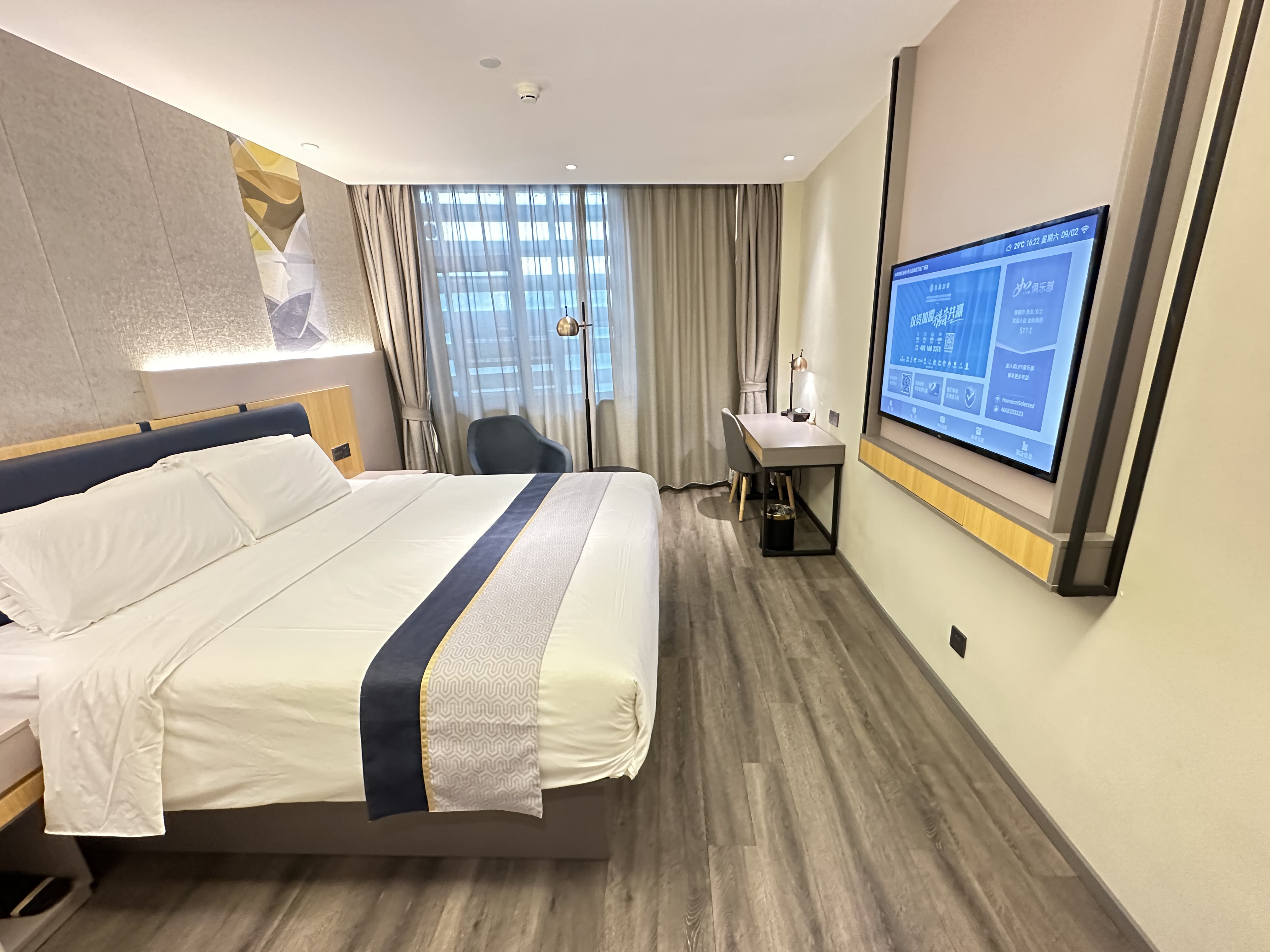 高级大床房（市政地暖开放+电视投屏+梦百合0压枕）
