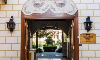 RuinAdalia Hotel - Housity