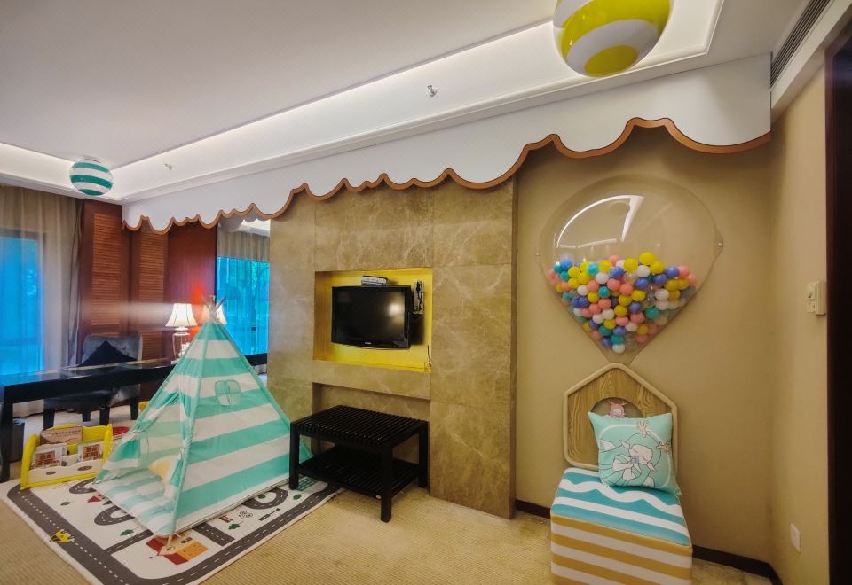 糖果飛屋主題大床房（小童玩具+萌娃帳篷+精彩繪本）