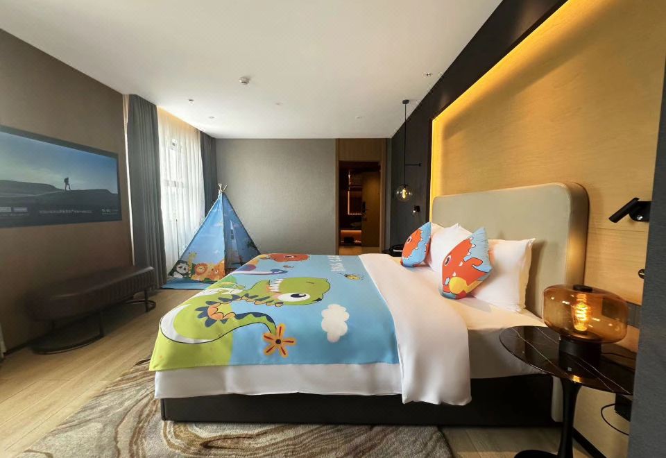 极萌小恐龙亲子大床房（主题布置+乐伴空间+小童玩具）