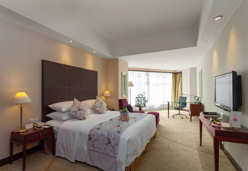 Yaojiang New Century Grand HotelFeatured Deluxe Room - City-View (Double Bed)