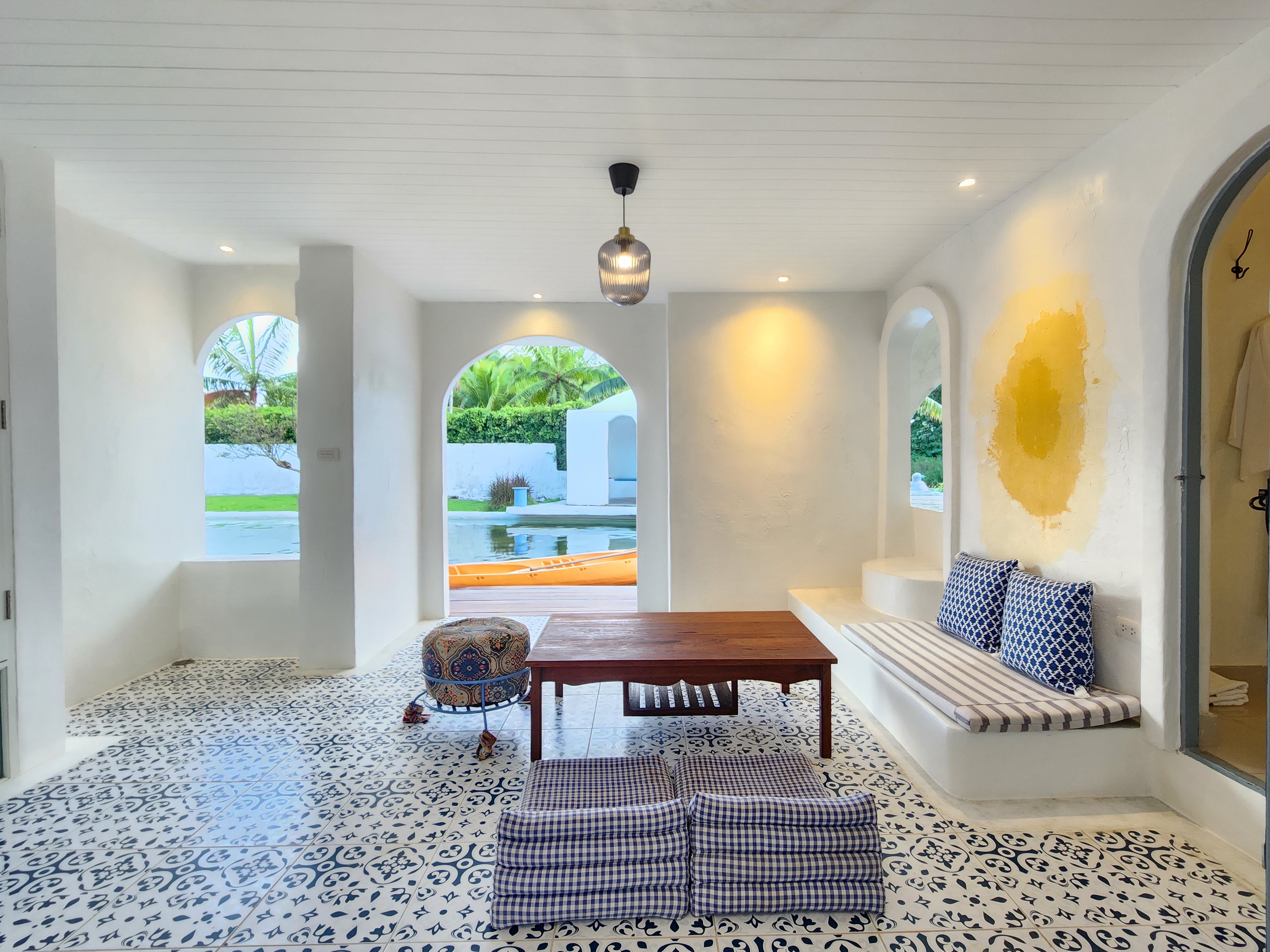 家庭两卧室河景房（带泳池和浴室）