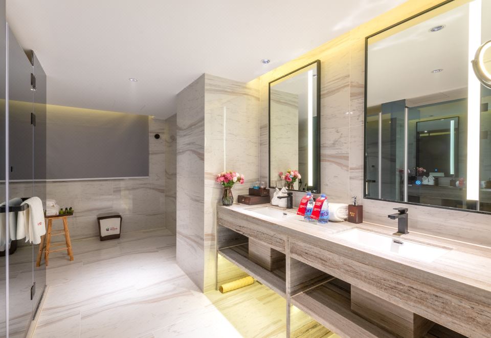 270度景观影音大床房（全景落地窗+4K高清投影仪）