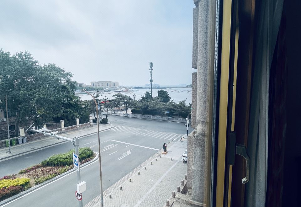 商务侧海景大床房