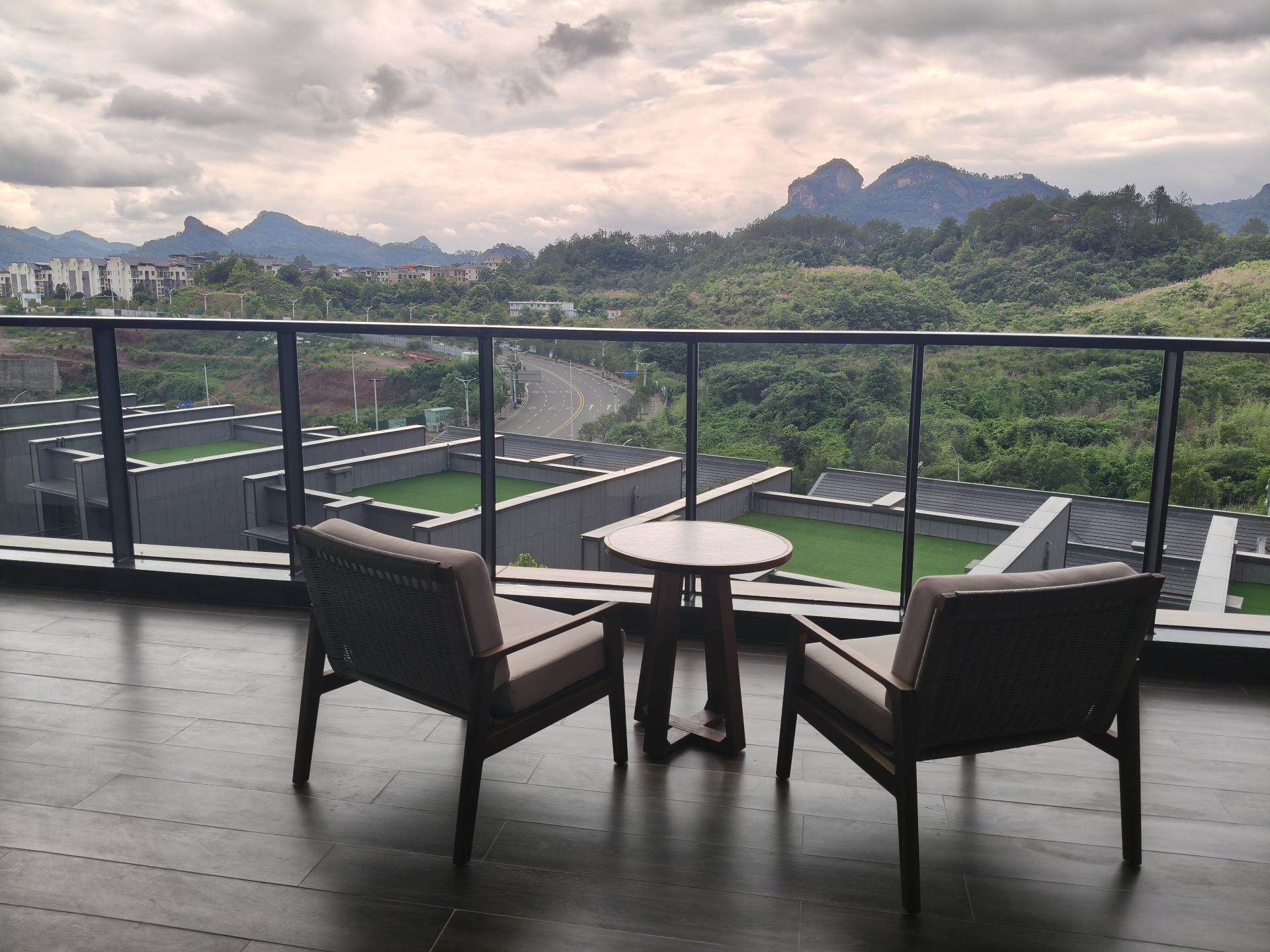 Standard Suite With Mountain View