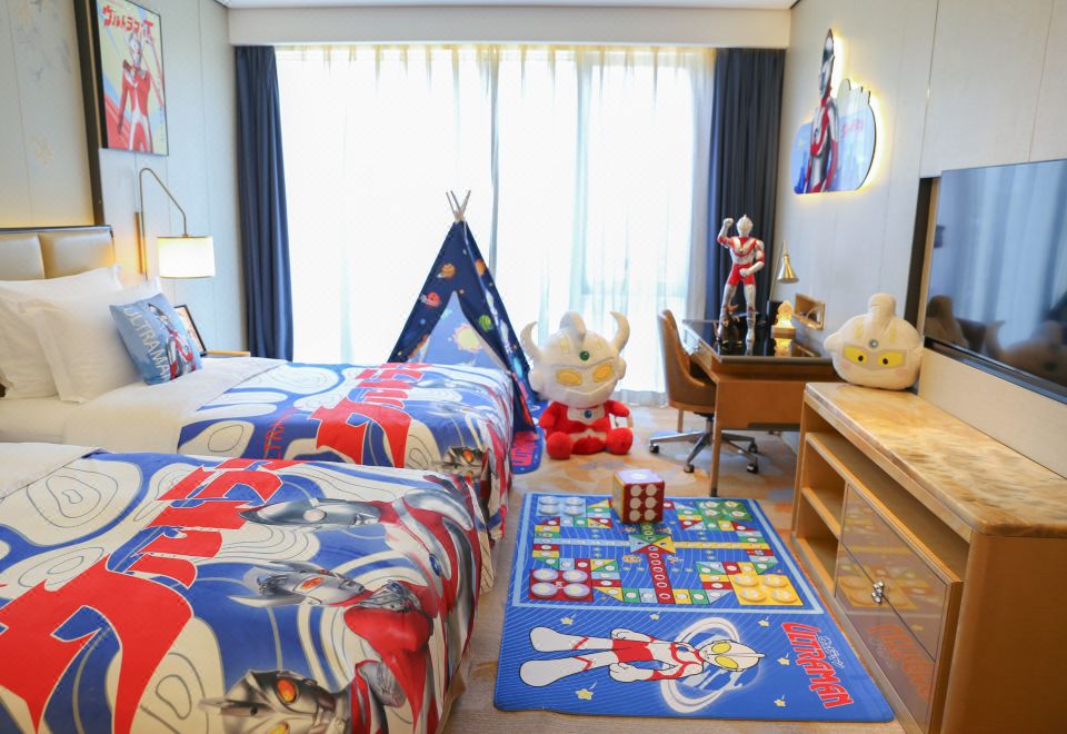 奥特曼主题家庭连通房