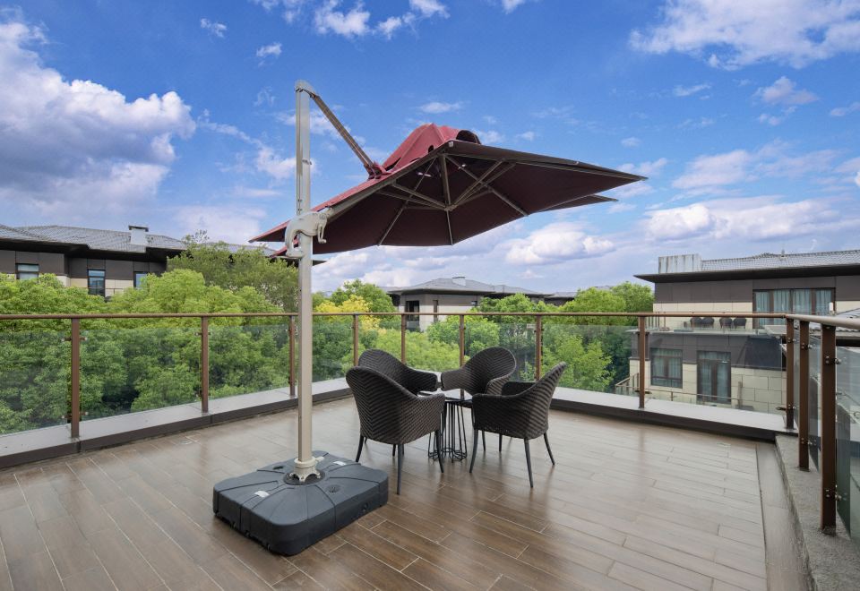 别墅近水露台六居整栋