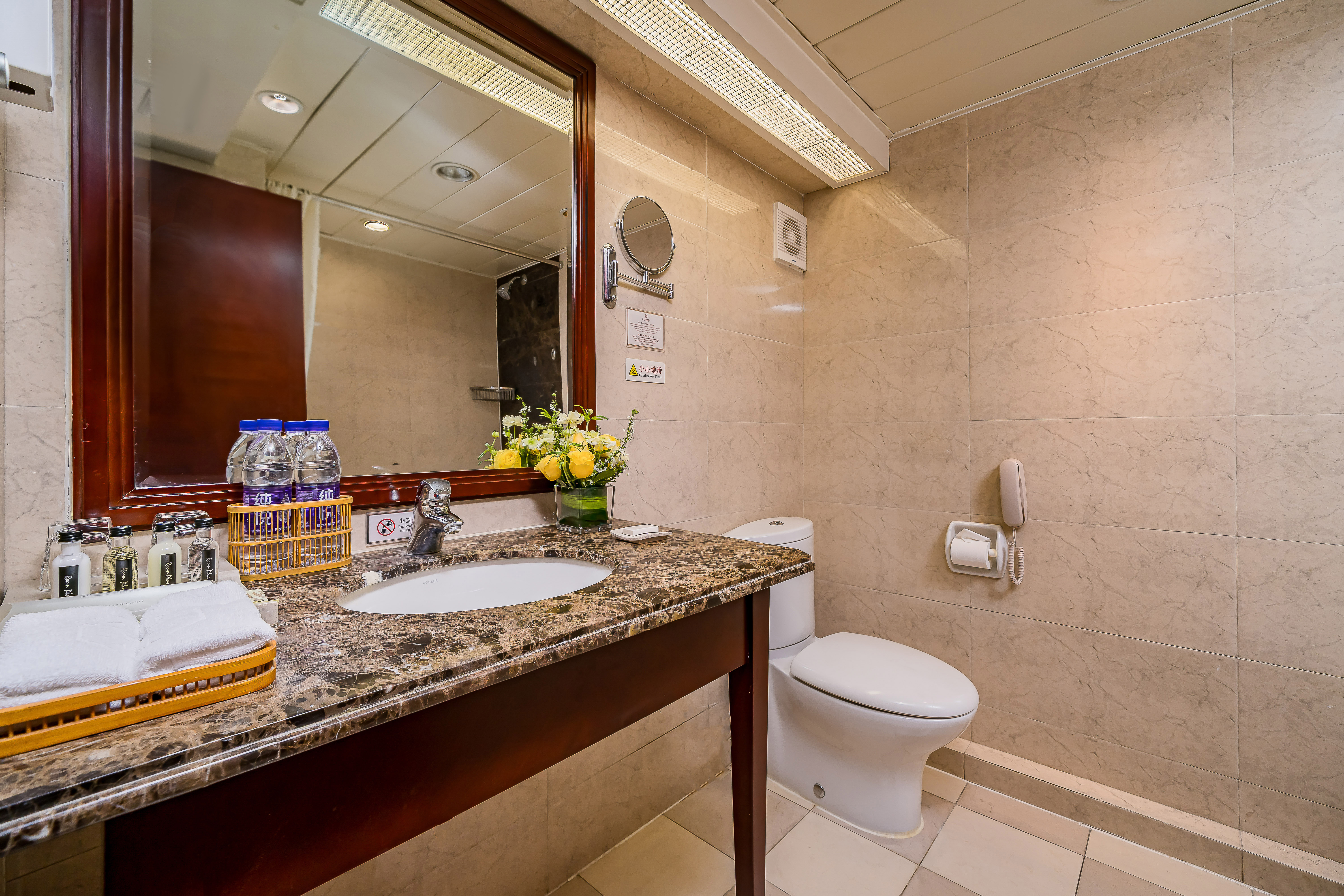 商務豪華房（深睡枕+斯林百蘭床墊）