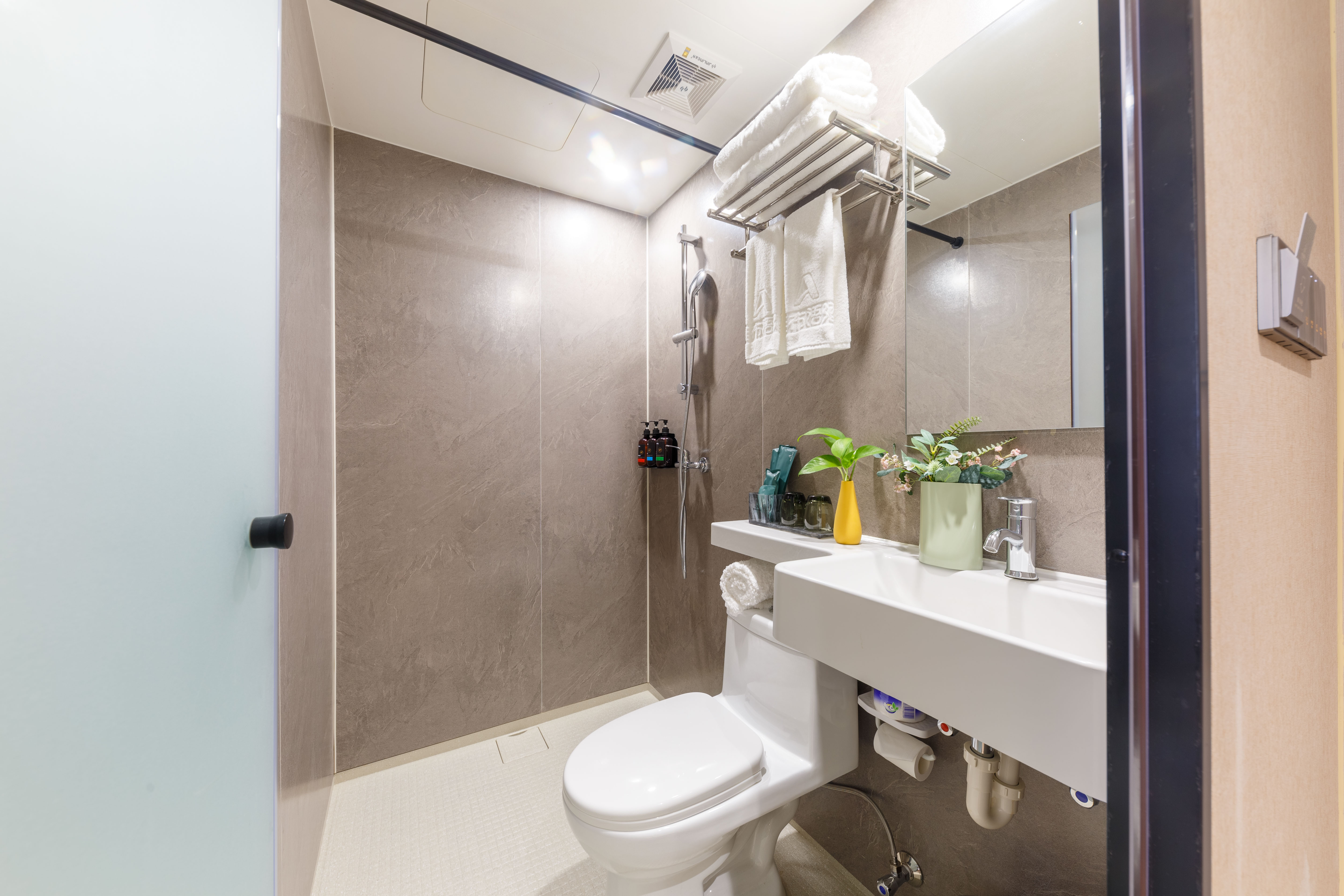 Aoya Buyu Apartment (Guangzhou Zhongda Subway Station Cotton Tree Tree Zhongdamen Branch)奥雅舒适双床房